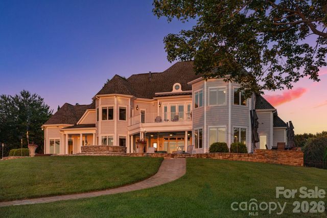 2477 Peninsula Shores Court, Denver, NC 28037