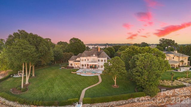 2477 Peninsula Shores Court, Denver, NC 28037
