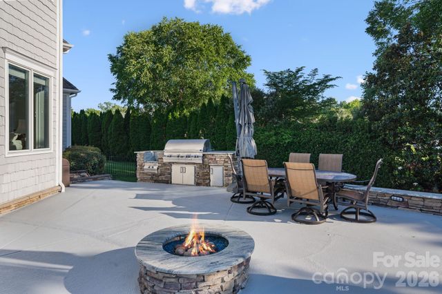2477 Peninsula Shores Court, Denver, NC 28037