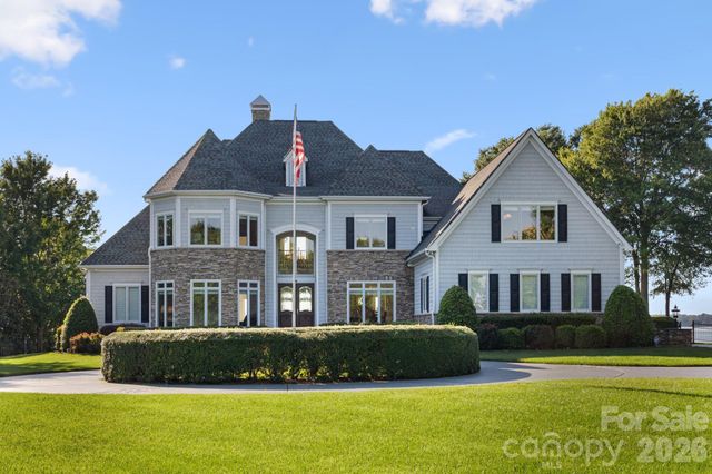 2477 Peninsula Shores Court, Denver, NC 28037