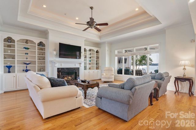 2477 Peninsula Shores Court, Denver, NC 28037
