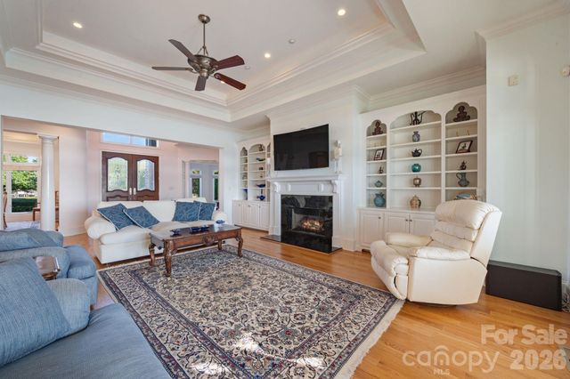 2477 Peninsula Shores Court, Denver, NC 28037