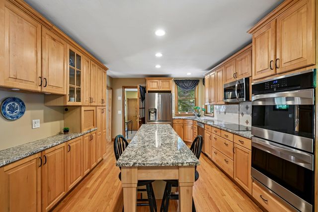 76 Holts Point Road, Sandown, NH 03873