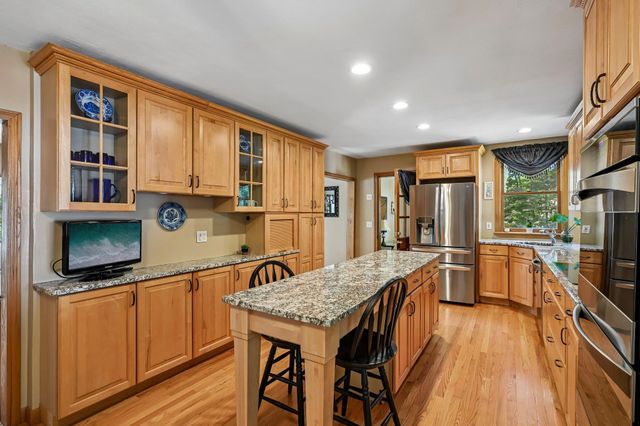 76 Holts Point Road, Sandown, NH 03873