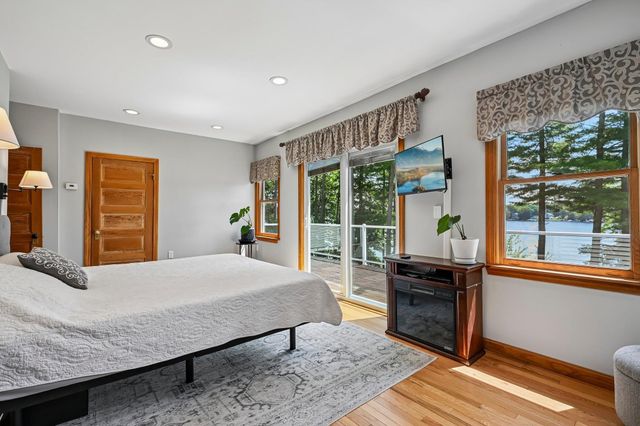 76 Holts Point Road, Sandown, NH 03873
