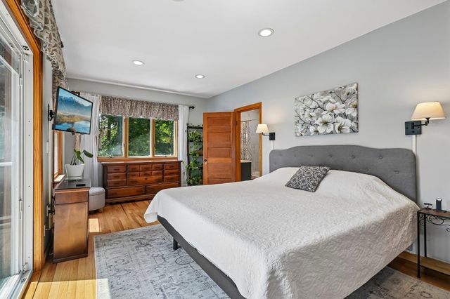 76 Holts Point Road, Sandown, NH 03873