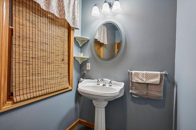 76 Holts Point Road, Sandown, NH 03873