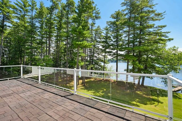 76 Holts Point Road, Sandown, NH 03873