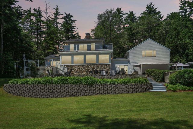 76 Holts Point Road, Sandown, NH 03873