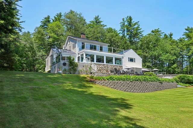76 Holts Point Road, Sandown, NH 03873