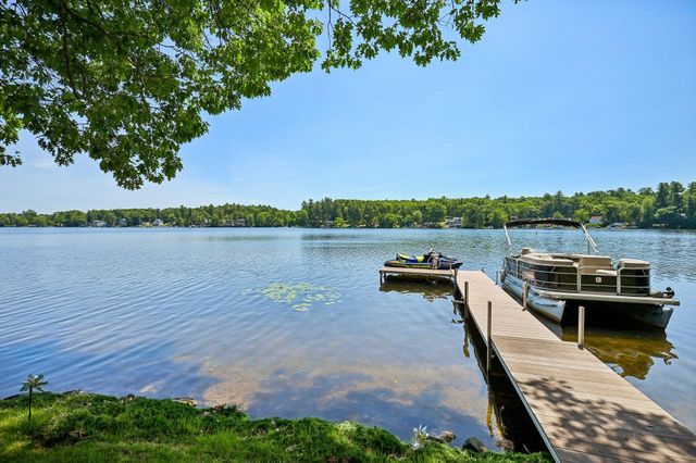 76 Holts Point Road, Sandown, NH 03873