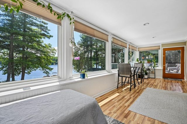 76 Holts Point Road, Sandown, NH 03873