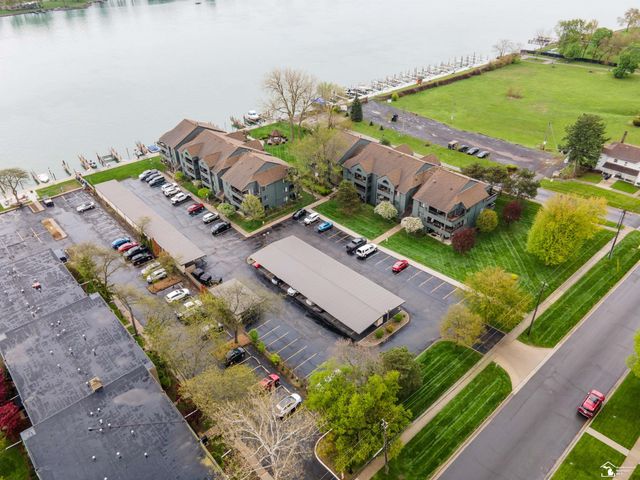 2465 Riverside Drive 113, Trenton, MI 48183