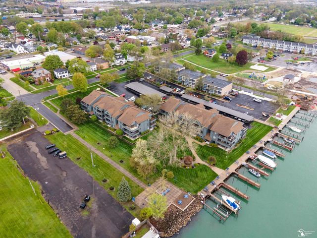 2465 Riverside Drive 113, Trenton, MI 48183