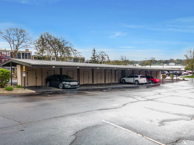 2465 Riverside Drive 113, Trenton, MI 48183