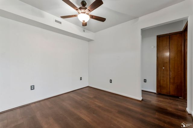 2465 Riverside Drive 113, Trenton, MI 48183