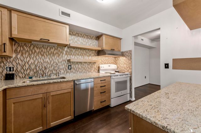 2465 Riverside Drive 113, Trenton, MI 48183