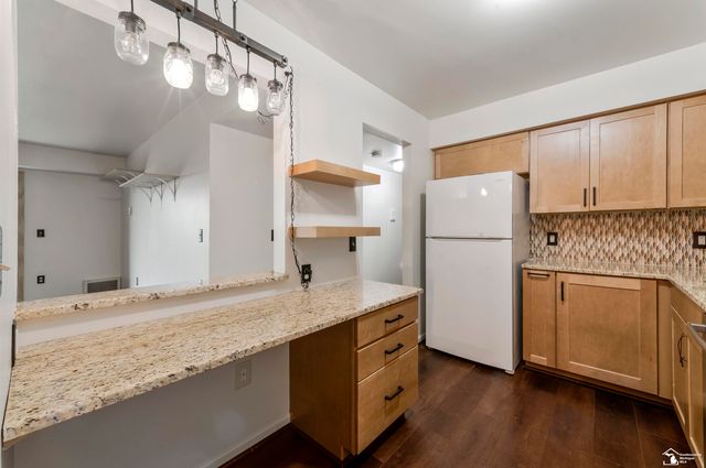 2465 Riverside Drive 113, Trenton, MI 48183