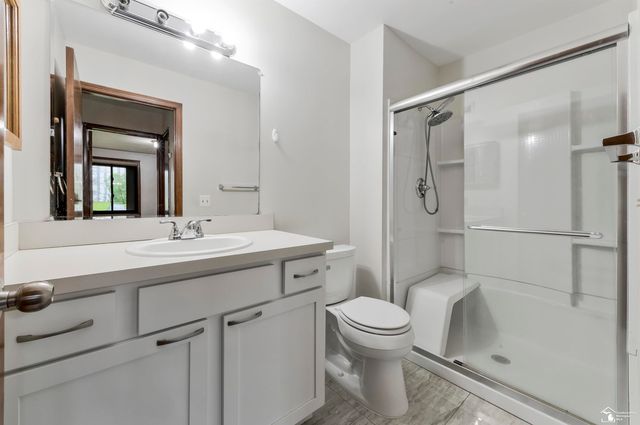 2465 Riverside Drive 113, Trenton, MI 48183