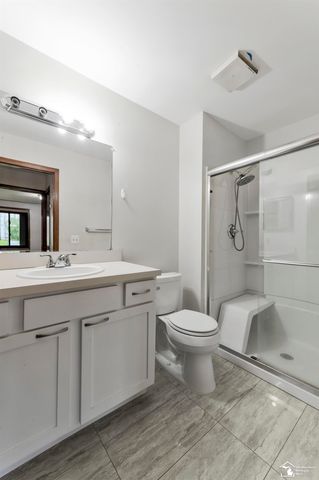 2465 Riverside Drive 113, Trenton, MI 48183
