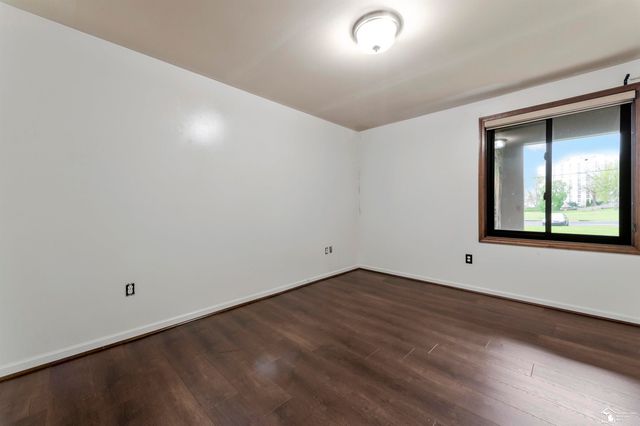 2465 Riverside Drive 113, Trenton, MI 48183
