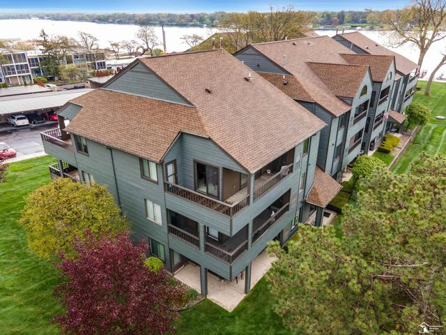 2465 Riverside Drive 113, Trenton, MI 48183