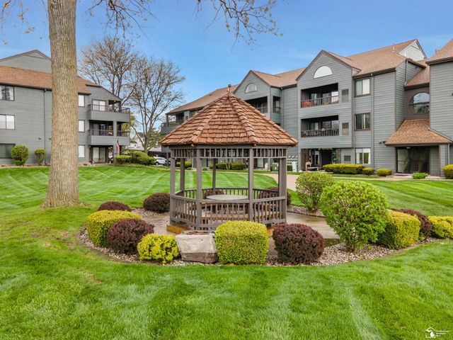 2465 Riverside Drive 113, Trenton, MI 48183