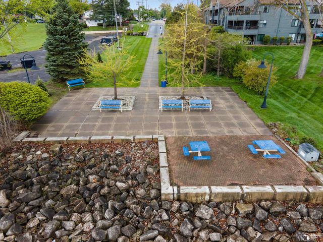 2465 Riverside Drive 113, Trenton, MI 48183