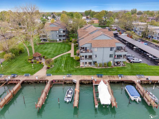2465 Riverside Drive 113, Trenton, MI 48183