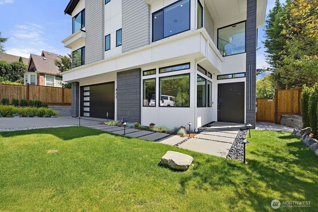 422 98th Avenue NE, Bellevue, WA 98004