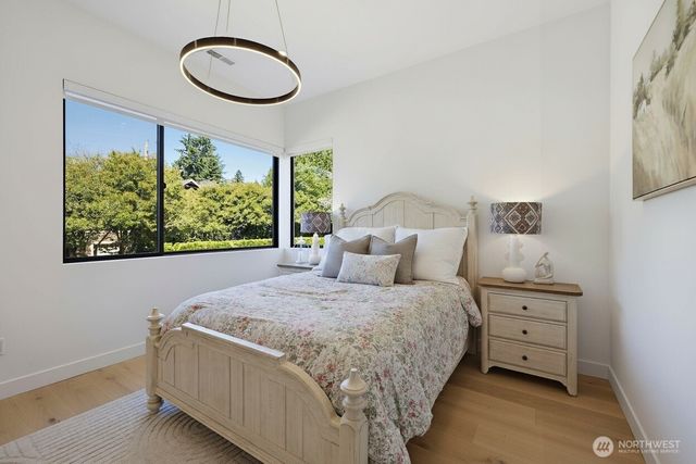 422 98th Avenue NE, Bellevue, WA 98004