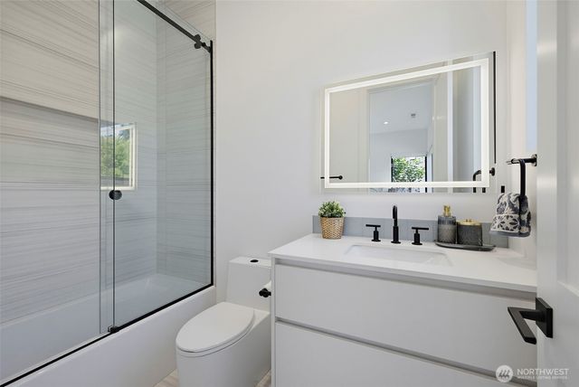 422 98th Avenue NE, Bellevue, WA 98004