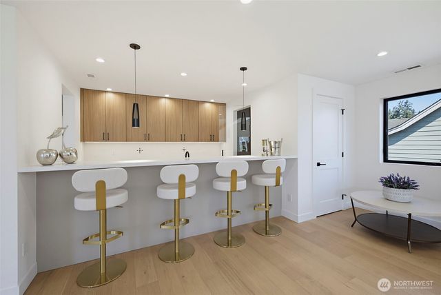 422 98th Avenue NE, Bellevue, WA 98004