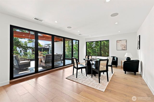 422 98th Avenue NE, Bellevue, WA 98004