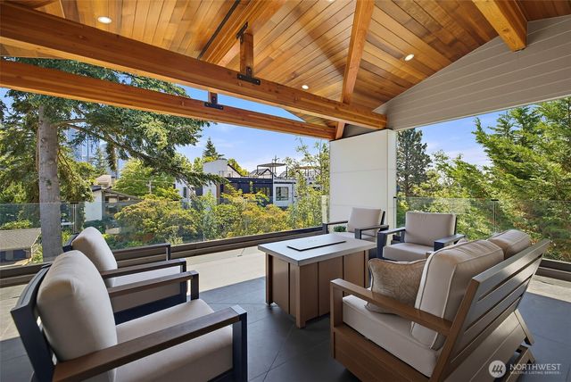 422 98th Avenue NE, Bellevue, WA 98004