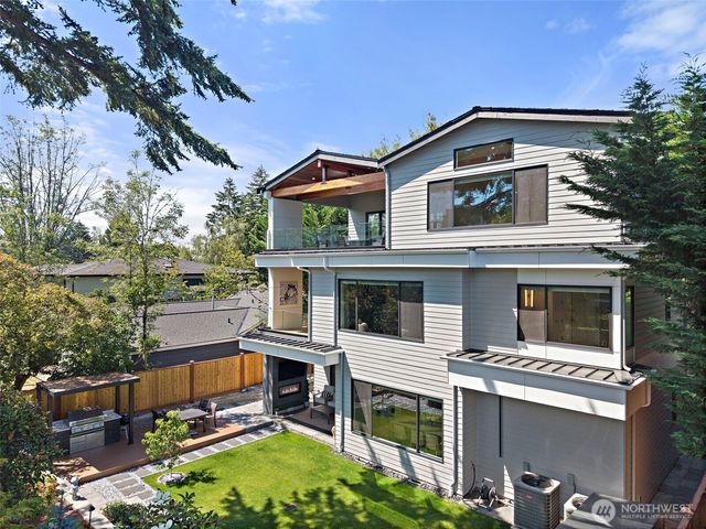 422 98th Avenue NE, Bellevue, WA 98004