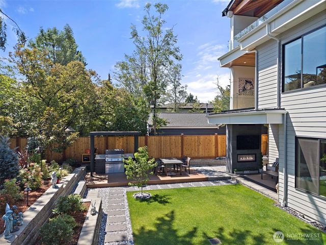 422 98th Avenue NE, Bellevue, WA 98004
