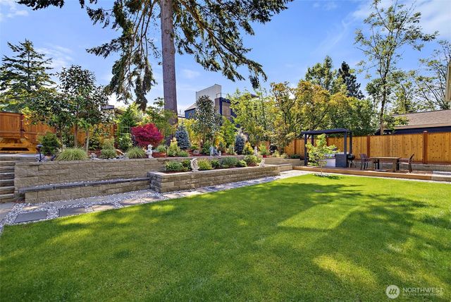 422 98th Avenue NE, Bellevue, WA 98004