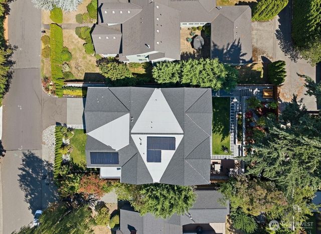 422 98th Avenue NE, Bellevue, WA 98004