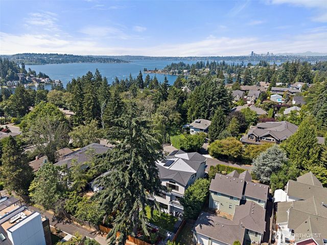 422 98th Avenue NE, Bellevue, WA 98004