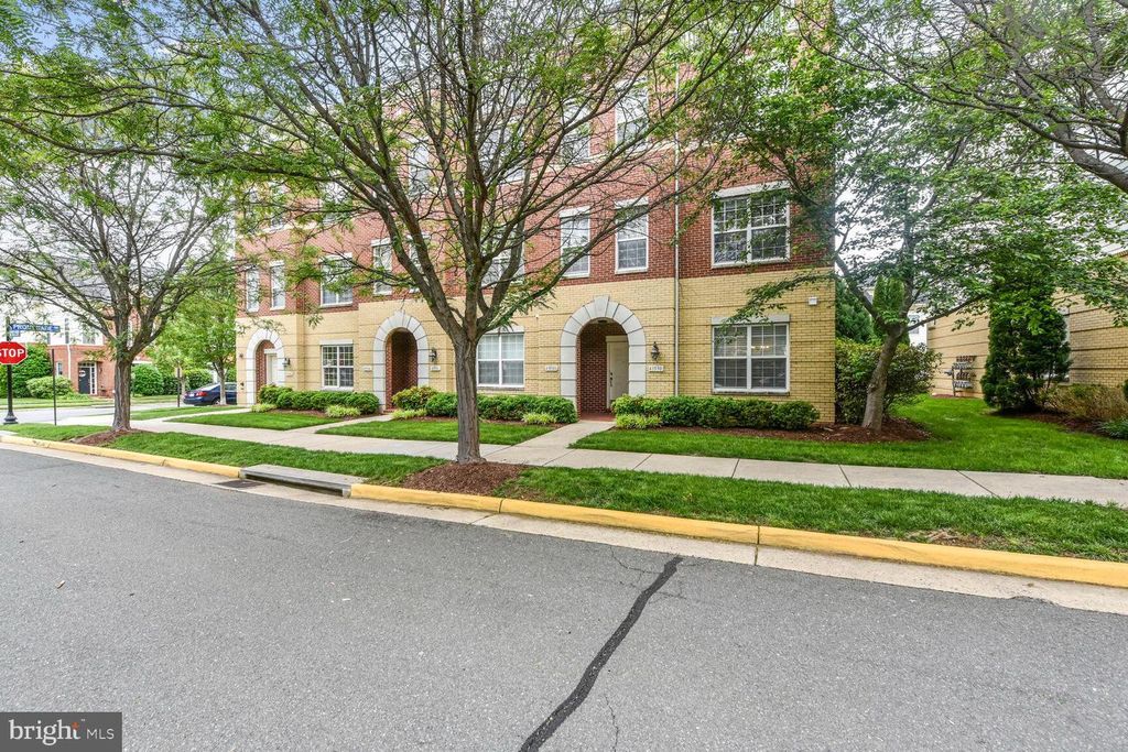 43590 HAMPSHIRE CROSSING SQ, Leesburg, VA 20176