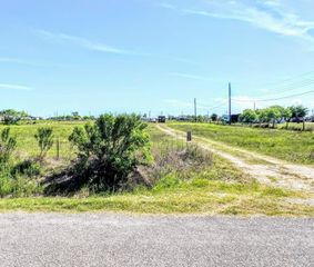 170 Allen M Parks Dr, Rockport, TX 78382