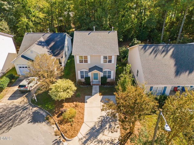 318 Glaston Court, Apex, NC 27502