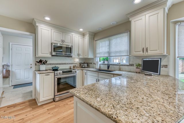 411 Elm Lane, Johnson City, TN 37604