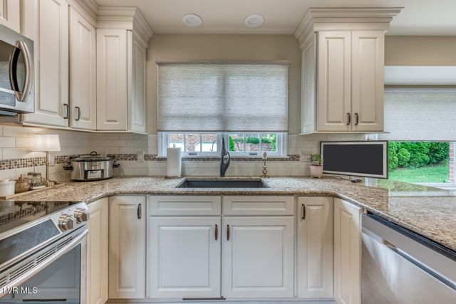 411 Elm Lane, Johnson City, TN 37604