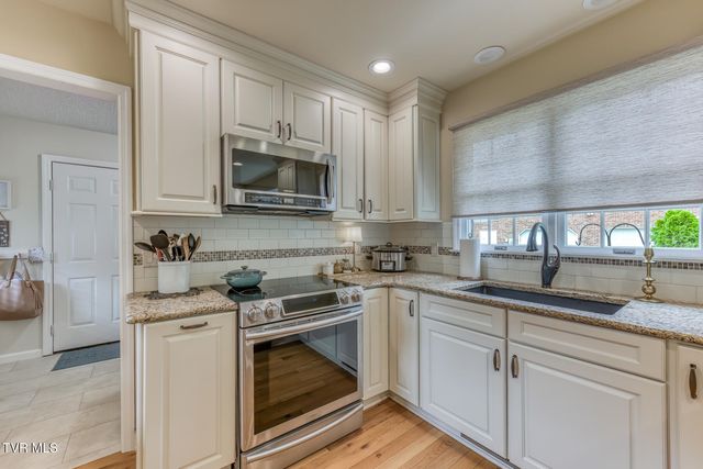 411 Elm Lane, Johnson City, TN 37604