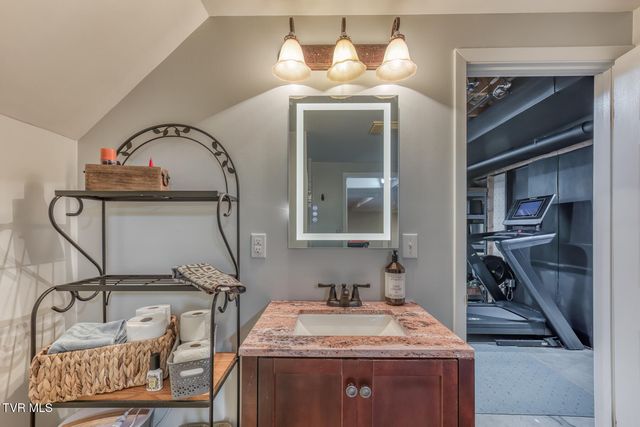 411 Elm Lane, Johnson City, TN 37604