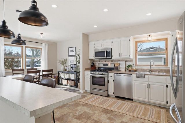 W150N8239 Saxony DRIVE, Menomonee Falls, WI 53051