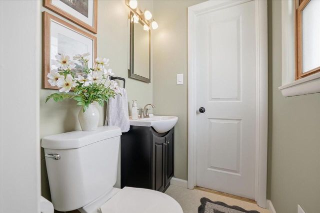 W150N8239 Saxony DRIVE, Menomonee Falls, WI 53051