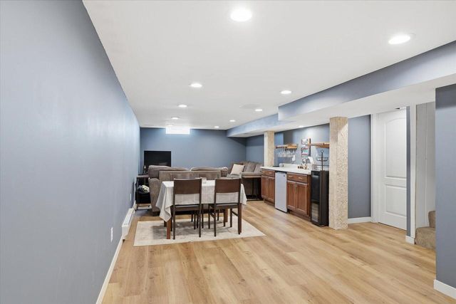 W150N8239 Saxony DRIVE, Menomonee Falls, WI 53051